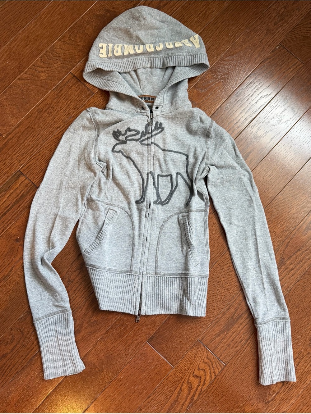 Women’s Abercrombie & Fitch Light Gray Moose Logo Full Zip Hoodie. Size Medium.